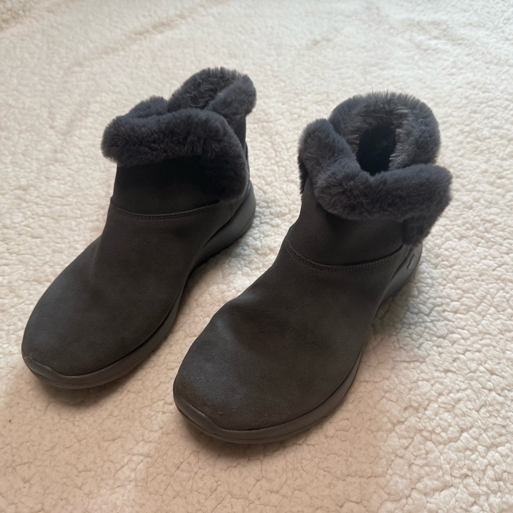 Skechers Women's Gray Fur-Lined Winter Boots wide fit
